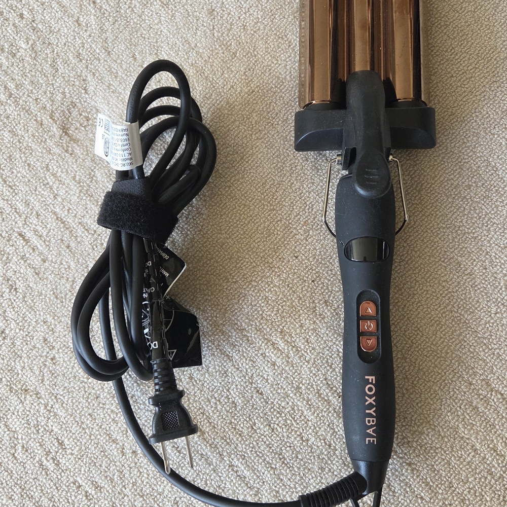 FOXYBae Black and Rose Gold Triple Barrel Waver - Women Hair Styling